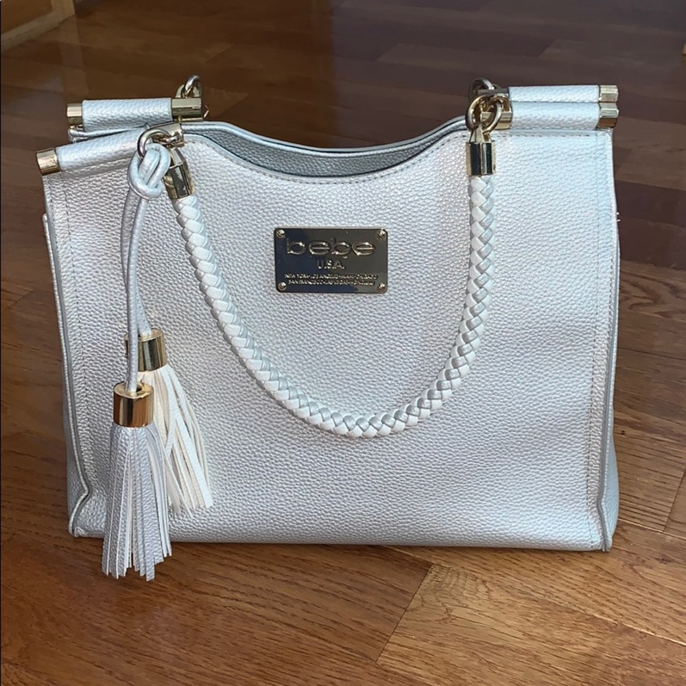 stylish handbag! 🤩